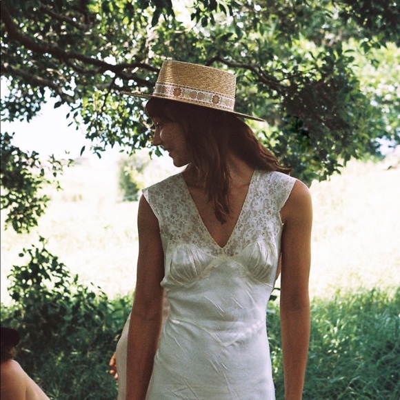 Sold on Merc - Picture 5 of 8